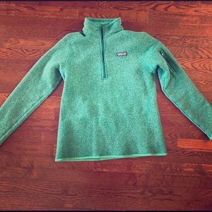 NWOT Patagonia half-zip performance pullover!